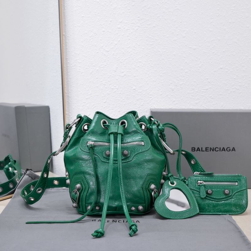 Ba*len*cia*ga bucket bags